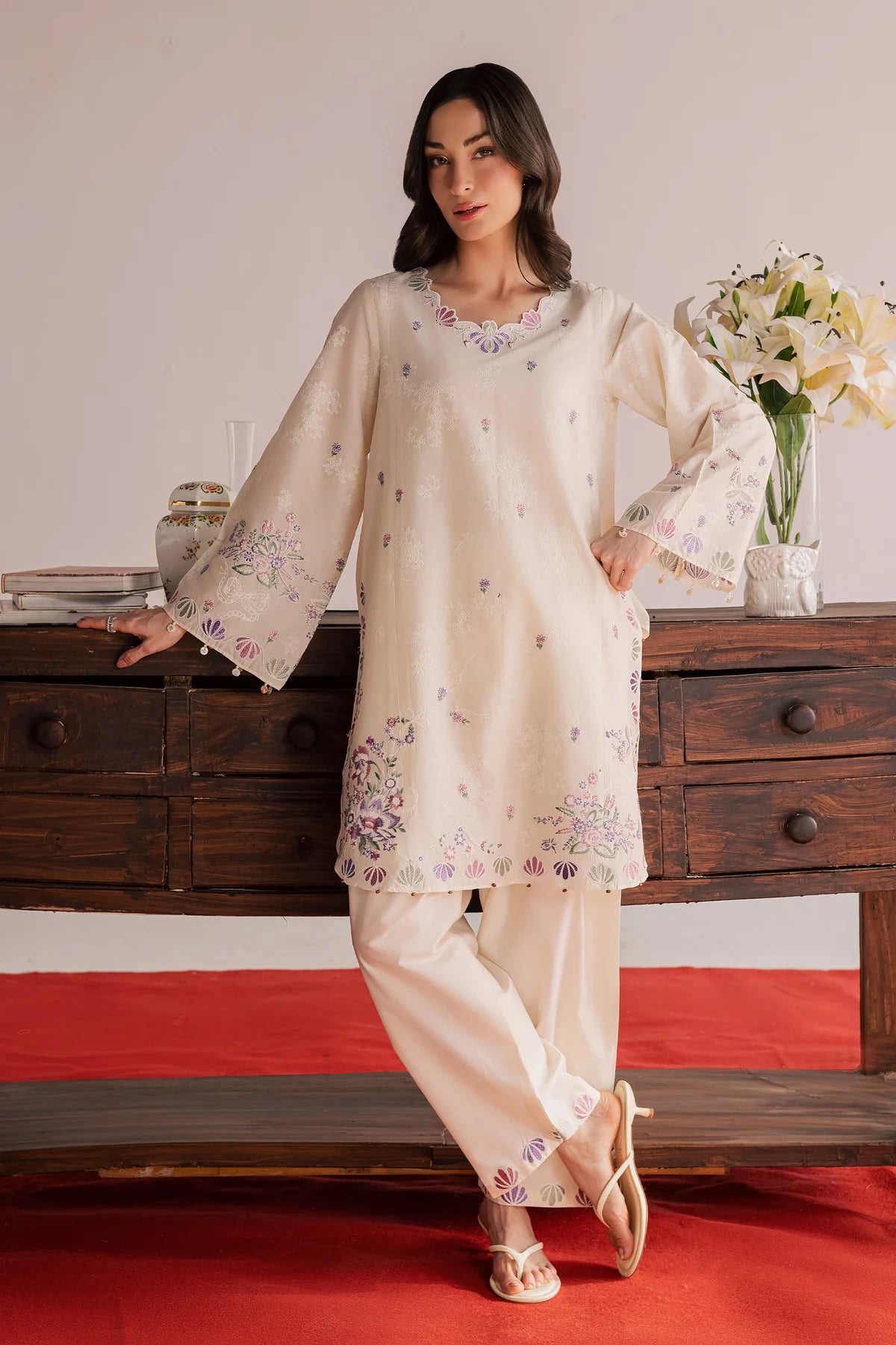 Ivory Floral Embroidered Lawn 2-Piece Suit